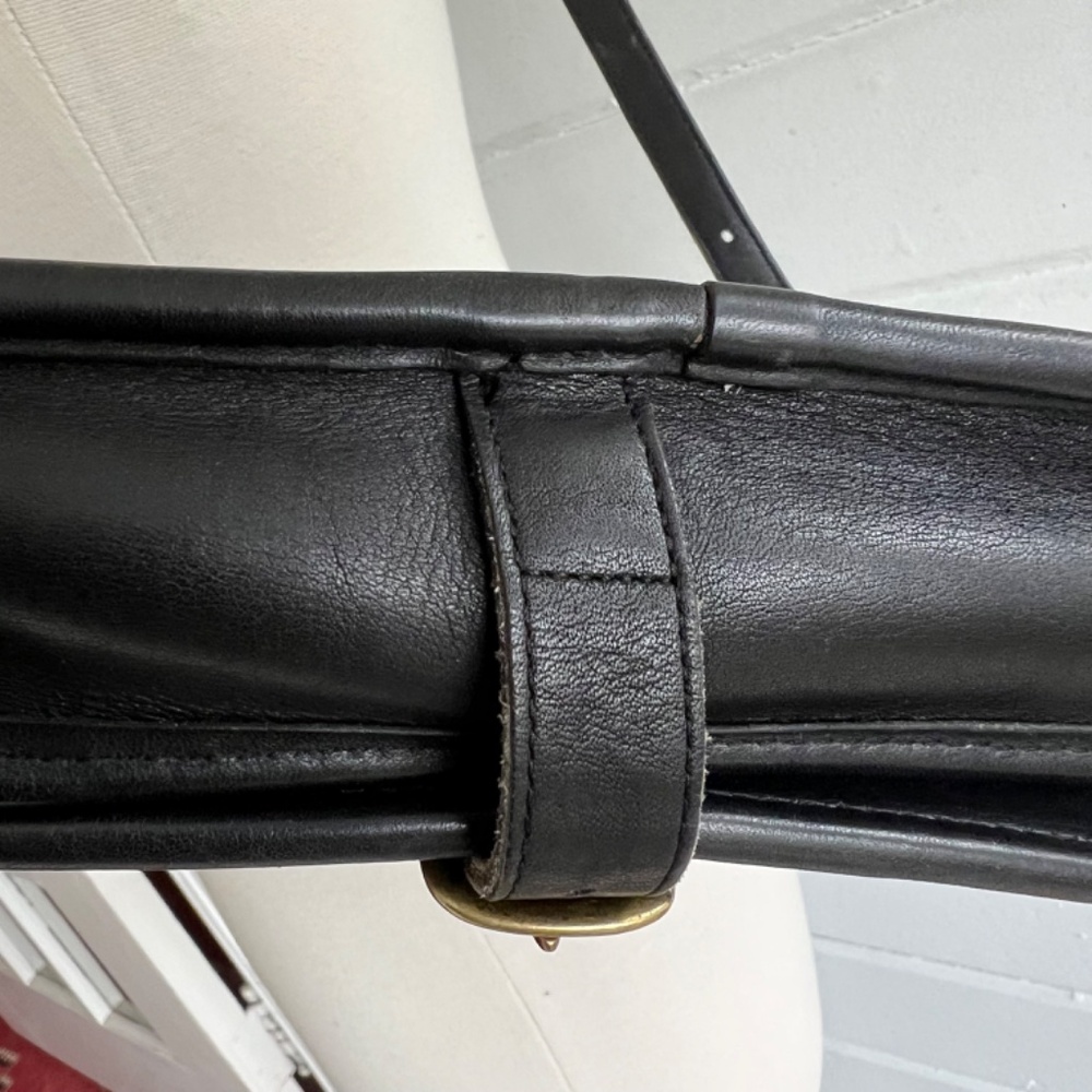 COACH Vintage Large Saddle Pouch Bag in Black - Made In New York - Picture 8 of 16